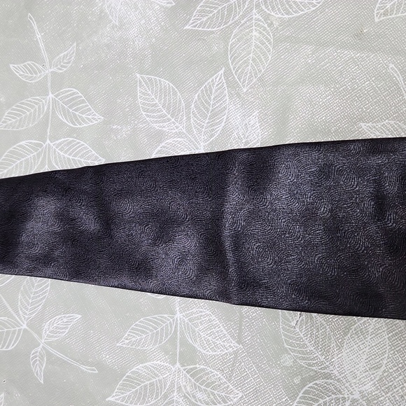 Madison Avenue Black Tie - Picture 3 of 5